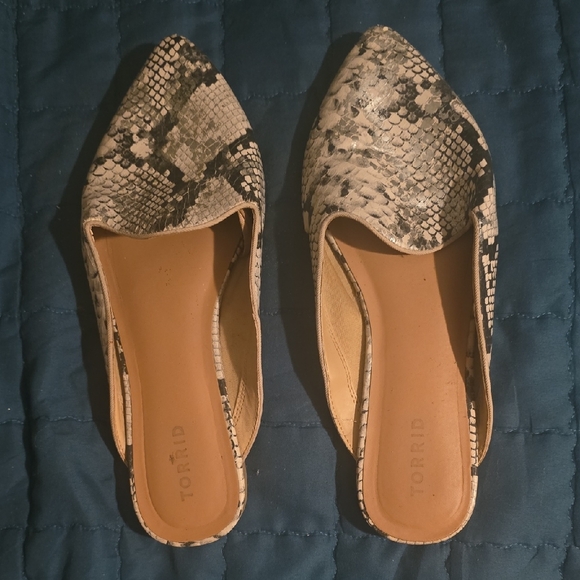 torrid Shoes - Torrid Snakeskin Pattern Mules - Black and Cream